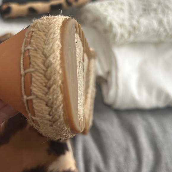 Women's Ugg SANDRINNE CALF HAIR LEOPARD LOAFER - Picture 11 of 13